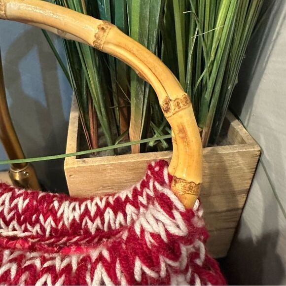 Vintage hand crocheted knit purse/handbag w/round bamboo handles - Picture 2 of 14